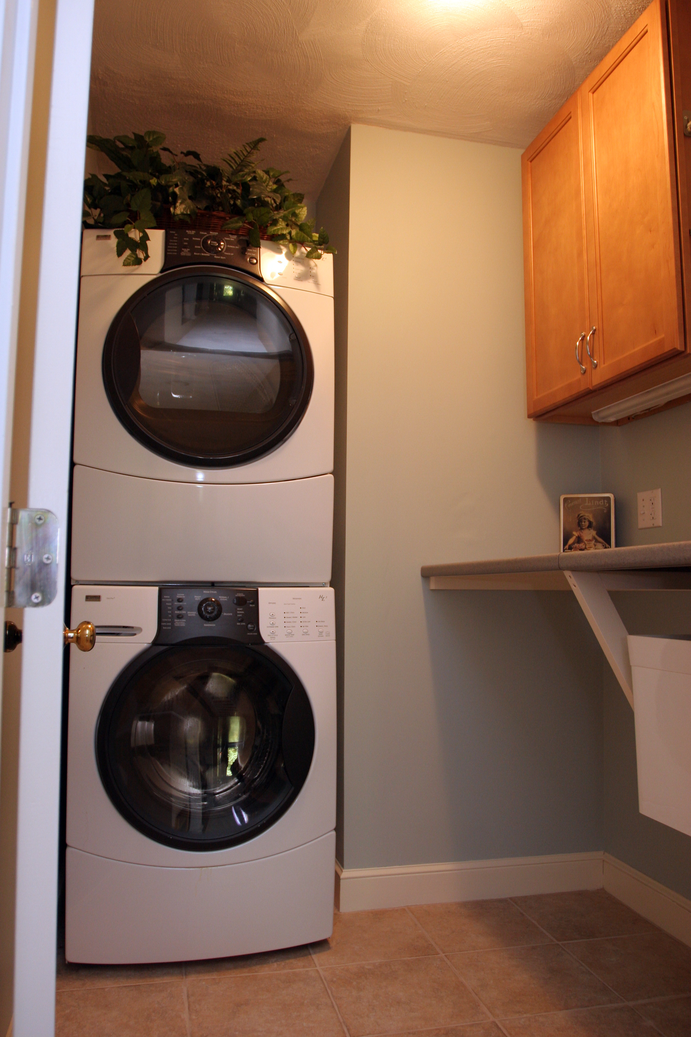 AFTER: A COMPACT LAUNDRY ROOM: FORM & FUNCTION
